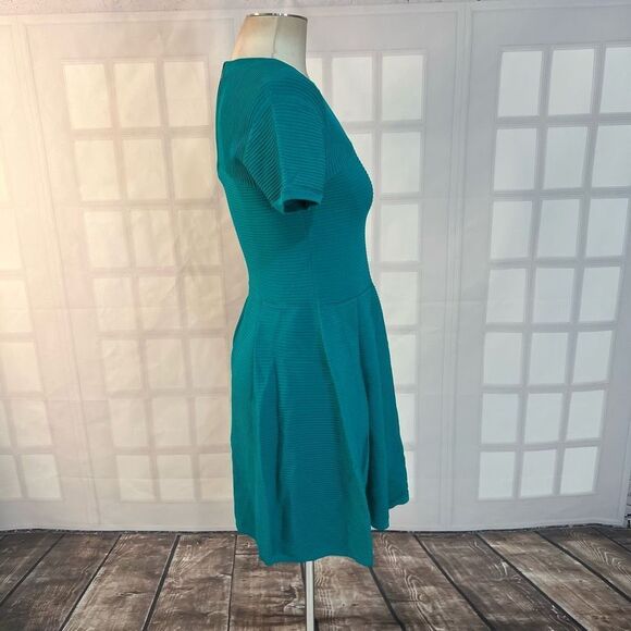 Shoshanna teal green blue short sleeve ribbed pleated dress size medium - Picture 4 of 9